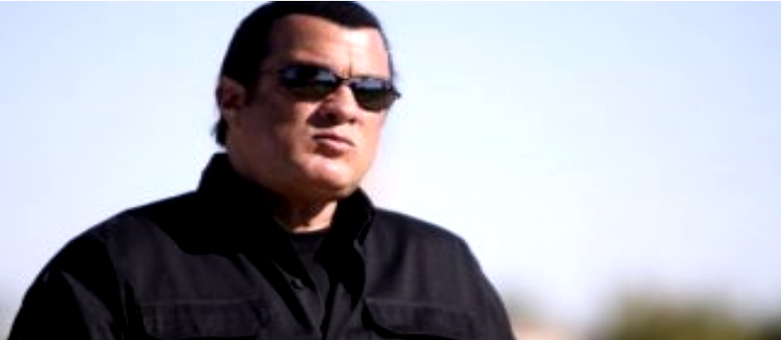 Steven Seagal si myslí, že masové střelby jsou „vykonstruovány“ vládou